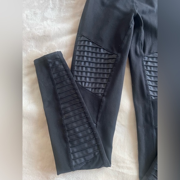 Alo Yoga Black/Glossy High Waist Full Length Moto Leggings XXS $128 - Picture 7 of 9